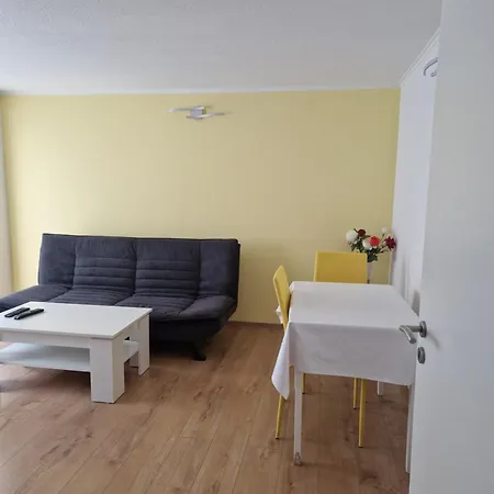 Am Waldrand Apartment *